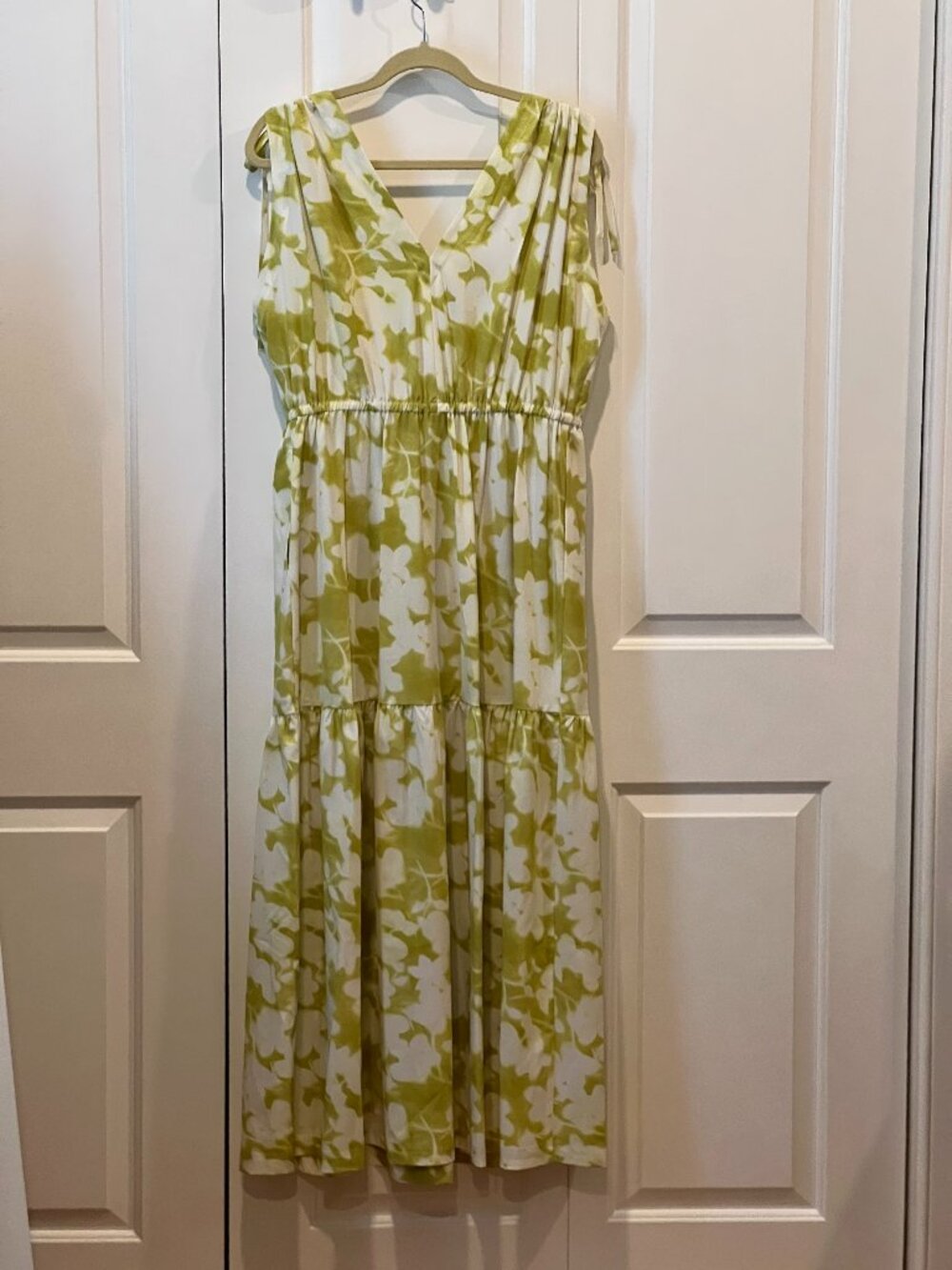 Calvin Klein Green & White Floral Sleeveless Maxi Dress – Size 12